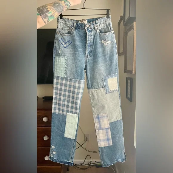 NWOT- We The Free Steinbeck Patched Straight-Leg Jeans - Picture 3 of 3